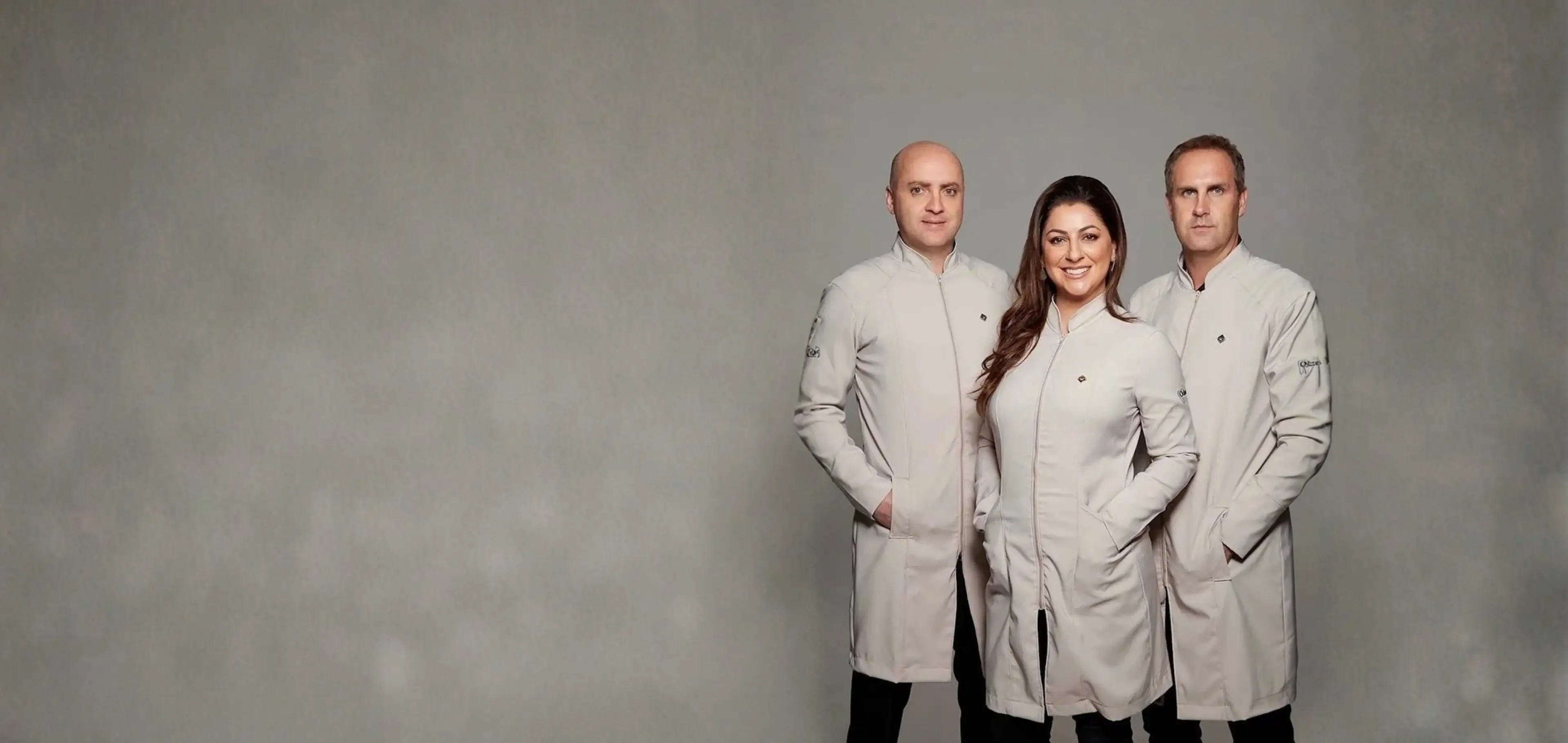 Dr. Andrey, Dra. Francine e Dr. Anderson Morelli, dentistas da Odontorelli, no consultório